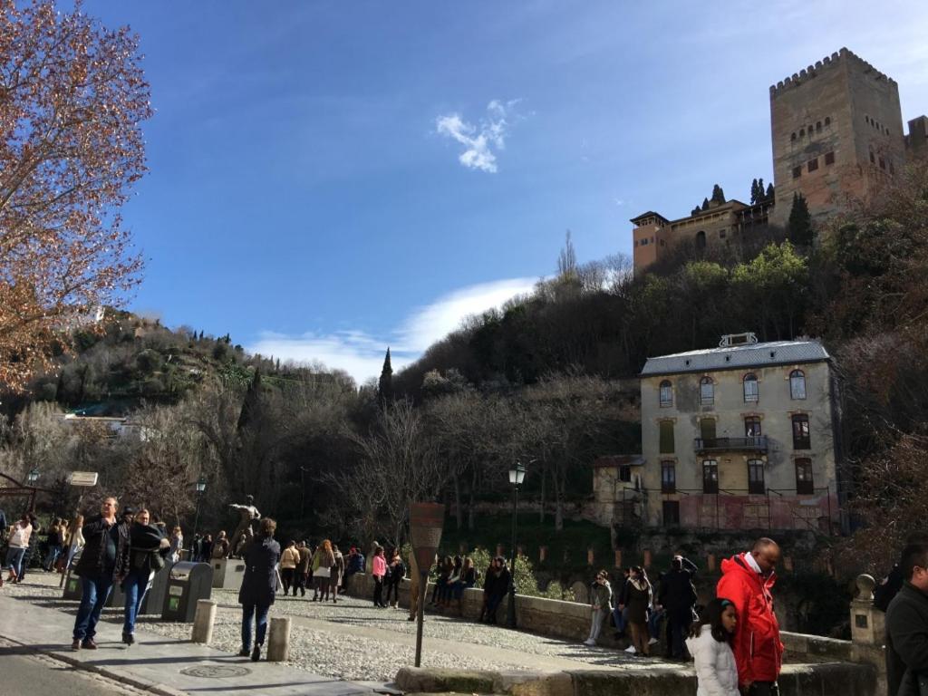 Un Vergel Al Pie De La Alhambra. Enjoy It Now!! Granada Luaran gambar